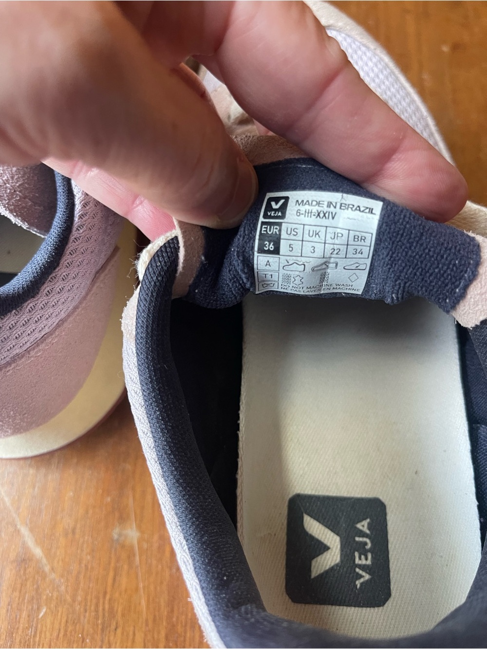 Veja V-10 Mesh Runner in Light purple and Cream - Picture 9 of 9
